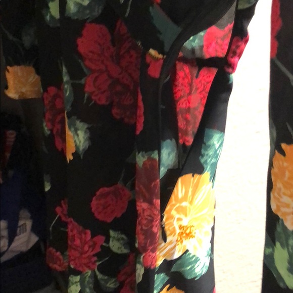 Missguided Floral Wrap Tea Dress🌹 - Picture 8 of 8